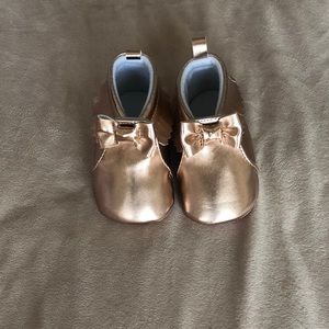 Infant Girl’s Metallic Rose Gold Moccasins